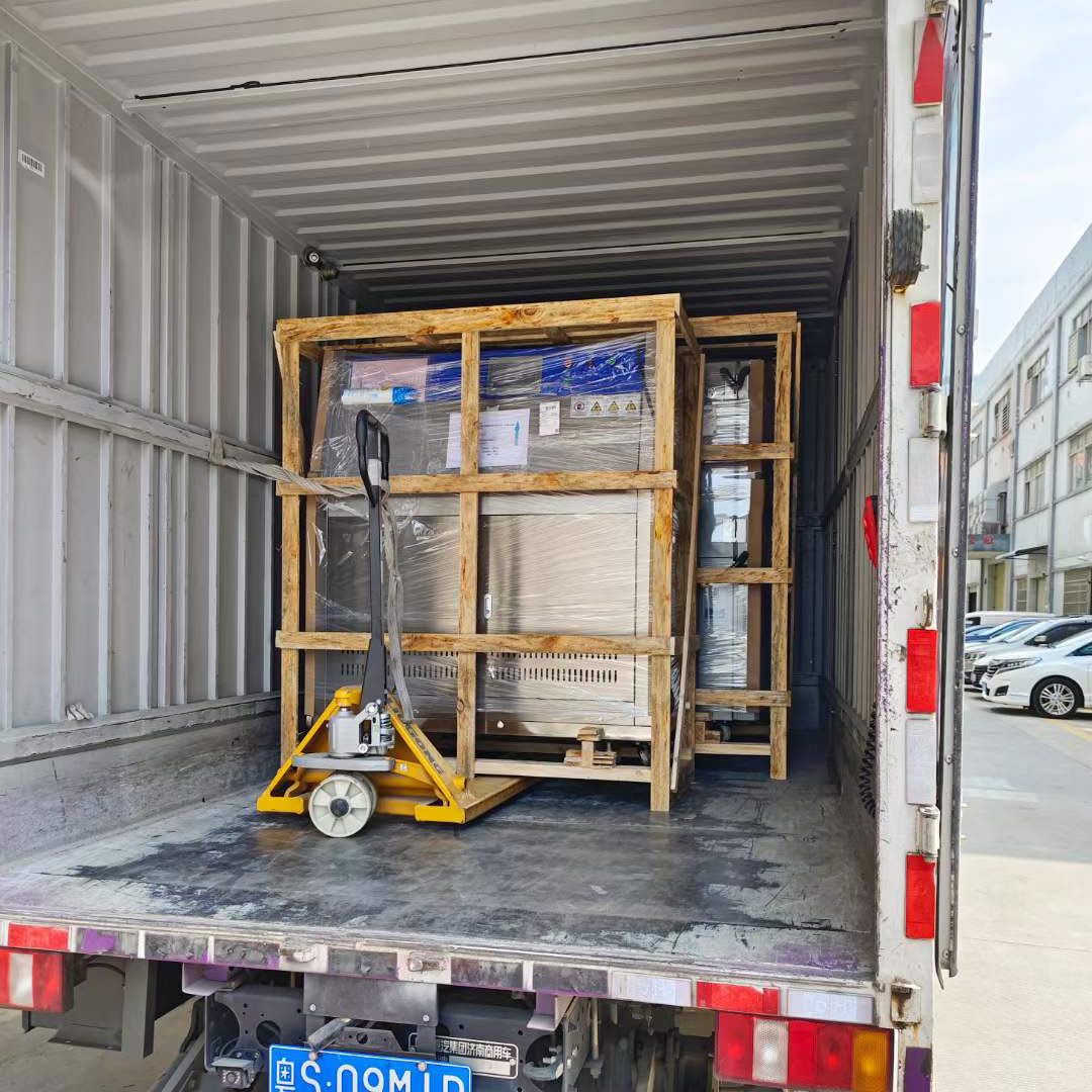 恒溫恒濕試驗(yàn)箱與紫外線試驗(yàn)箱發(fā)貨南京大學(xué)